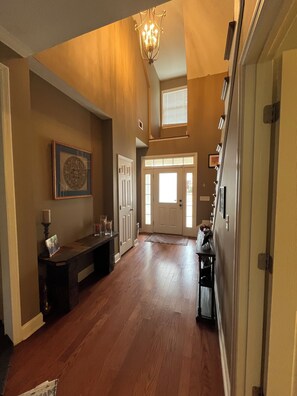 Interior - MASTER'S READY! 4 bm, 2.5 bath with lg hot tub and lg fenced back yard (Evans)