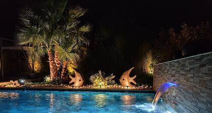 VILLA DE CHARME PISCINE CHAUFFĂE 10 AVRIL AU30 OCTOBRE JARDIN CLĂTURĂ PRIVATISĂ