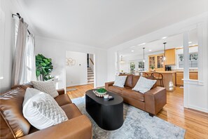 Smart TV - Raleigh-Cary Dog & Family Friendly/Hot Tub/NEAR Pickleball/HEATED Pool (Cary)