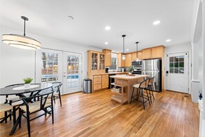 Dining - Raleigh-Cary Dog & Family Friendly/Hot Tub/NEAR Pickleball/HEATED Pool (Cary)