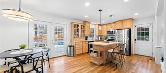 Raleigh-Cary HEATED Pool/Hot Tub/NEAR Pickleball/Dog & Family Friendly