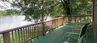 Cabin in Hardy on Kiwanie Lake with fishing boat & kayak, near Spring River