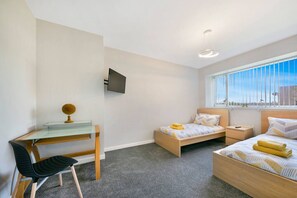 Desk, iron/ironing board, free WiFi, bed sheets - Faulds Crescent Lodge | Grampian Lettings (Aberdeen)