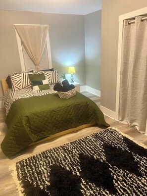 3 bedrooms, desk, iron/ironing board, free WiFi
