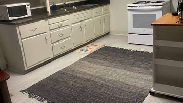 Frigorífic, microones, forn i placa de cuina