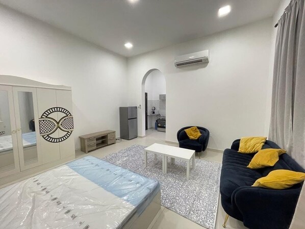 1 bedroom, WiFi - Fully Furnished Big Studio In Abu Dhabi (Abu Dhabi)