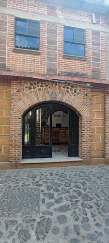 HOSTAL 38
