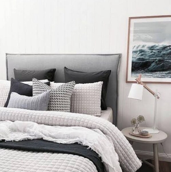 5 bedrooms, iron/ironing board, WiFi, bed sheets