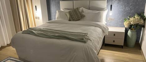 2 slaapkamers, een strijkplank/strijkijzer, wifi