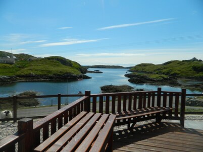 Beautifully appointed cottage, overlooking South Harbour, Scalpay