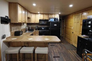 冰箱、微波炉、烤箱、炉灶