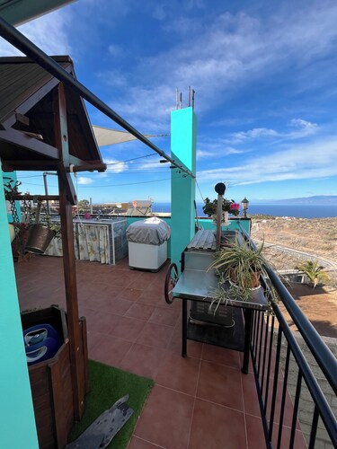 Cottage just for you with beautiful sea views, 10 meters from the beach,