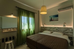 Appartement Confort, balcon, vue montagne | Coffres-forts dans les chambres, fer et planche Ă repasser
