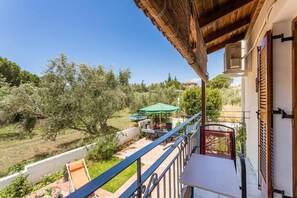 Standard-Studio, Balkon, Gartenblick | Terrasse/Patio