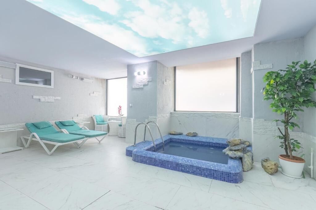 Sauna, hot tub, steam room, hot springs, massages