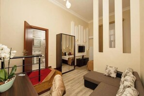 Chambre Deluxe double, balcon, vue sur la ville | Literie de qualité, minibar, coffre-fort, décor unique