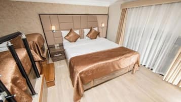 Familien-Maisonette, Balkon, Stadtblick | Hochwertige Bettwaren, Minibar, Zimmersafe, individuell dekoriert