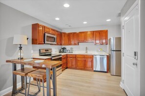 電子レンジ、オーブン、コンロ、食器洗い機