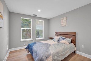 3 bedrooms, iron/ironing board, WiFi, bed sheets