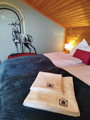 3 Schlafzimmer, Schreibtisch, Bügeleisen/Bügelbrett, Reisekinderbett