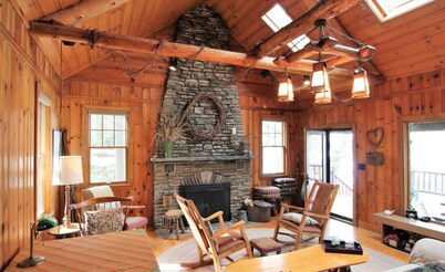 Cozy Lakefront Cabin with private dock - kid and pet friendly!