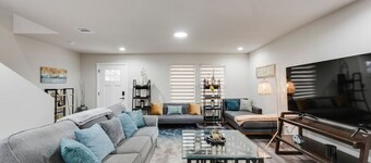 Happy Large Home with 2 living area near Stockyards, AT&T
