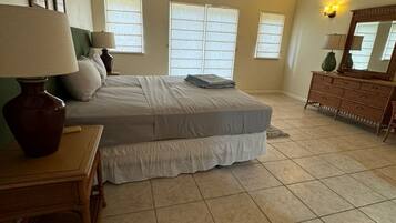 3 bedrooms, iron/ironing board, WiFi