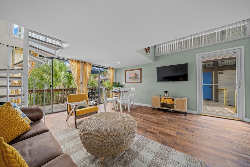 Charming Waterfront Home - Dock Access - Fishing Retreat - Pool - Ac - King Bed! - Crystal River, FL