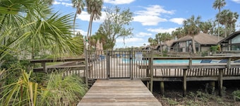 Charming Waterfront Retreat - Scalloping - Dock Access - Pool - AC - King Bed!