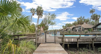 Charming Waterfront Retreat - Scalloping - Dock Access - Pool - AC - King Bed!