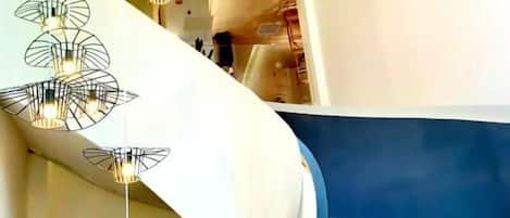 المنشأة من الداخل