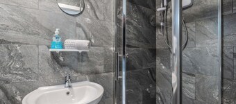 Roof Terrace | W/M | Smart TV | Free Parking