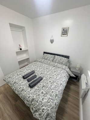 1 chambre, fer et planche à repasser, Wi-Fi gratuit, draps fournis
