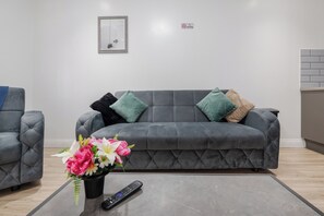 Smart TV - Near LFC & City | Budget | LongTerm | Free Parking (Old Swan)