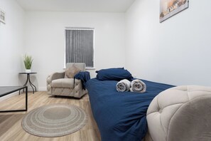 1 chambre, fer et planche à repasser, accès au Wi-Fi (inclus)