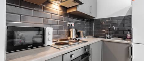 Fridge, microwave, oven, stovetop