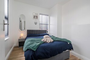 1 chambre, fer et planche à repasser, accès au Wi-Fi (inclus)