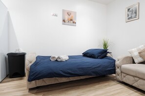 1 chambre, fer et planche à repasser, accès au Wi-Fi (inclus)