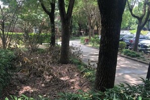 المنطقة المحيطة بالمنشأة