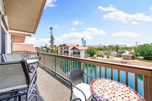 Apartment, Mehrere Betten (Our House at the Beach Lake House - C) | Speisen im Freien