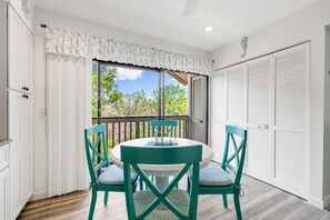 Condo, varias camas (Our House at the Beach Lake House - C) | Restaurantes