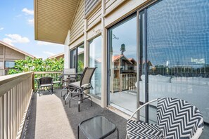 Lejlighed - flere senge (Our House at the Beach Lake House - C) | Udendørs spisemuligheder