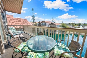 Condo, várias camas (Our House at the Beach Lake House - C) | Opções para refeição ao ar livre