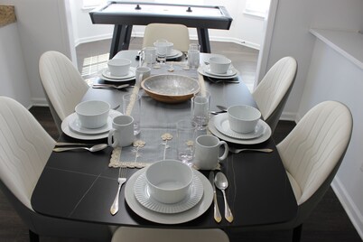 Games/10 Min to GrandPark/30 mins to INDY/Sleeps 14/