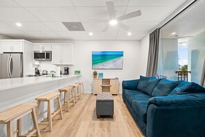 Apartment, Mehrere Betten (Mallory Squared- Unit B) | Wohnbereich