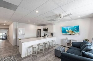 Condo, Plusieurs lits (Mallory Squared- Unit B) | Aire de séjour