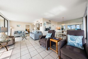 Appartement, 1 queensize bed met slaapbank (Our House at the Beach - 204W) | Woonruimte