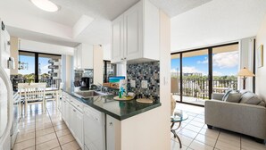 Appart'hôtel, 1 grand lit et 1 canapé-lit (Our House at the Beach - 204W) | Intérieur