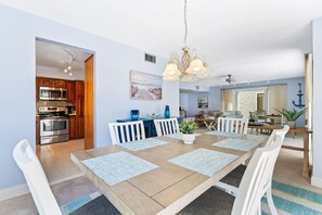 ハウス ベッド (複数台) (Coastal Surfside - 298) | レストラン