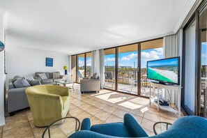 Appart'hôtel, 1 grand lit et 1 canapé-lit (Our House at the Beach - 201W) | Coin séjour